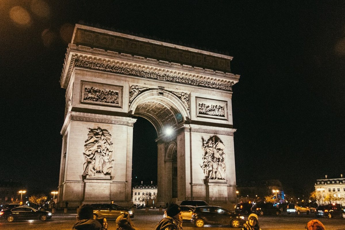 Découvrir Paris en louant un car : conseils pour les voyageurs