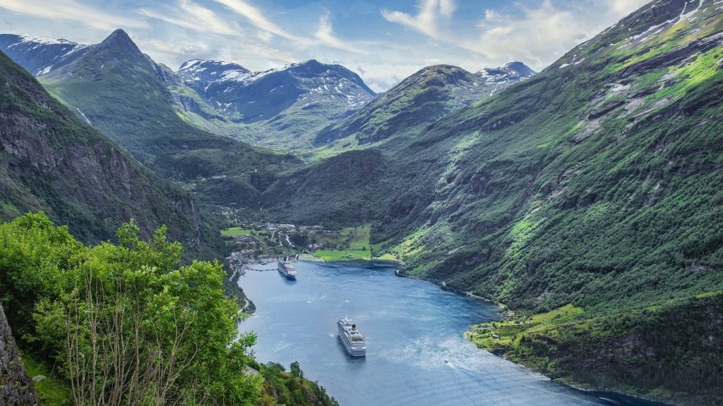 Croisière dans les fjords norvégiens : les itinéraires incontournables à découvrir !