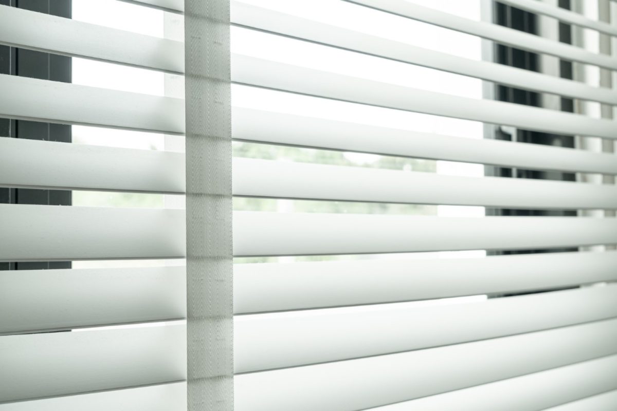 Store sur mesure : une solution idéale pour moduler la lumière et préserver l’intimité