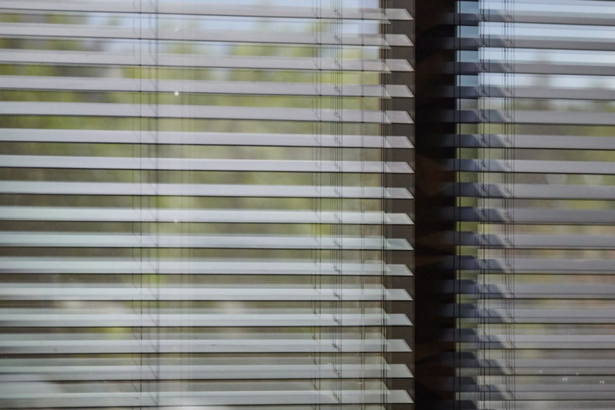 Store sur mesure : une solution efficace contre la chaleur et l’éblouissement