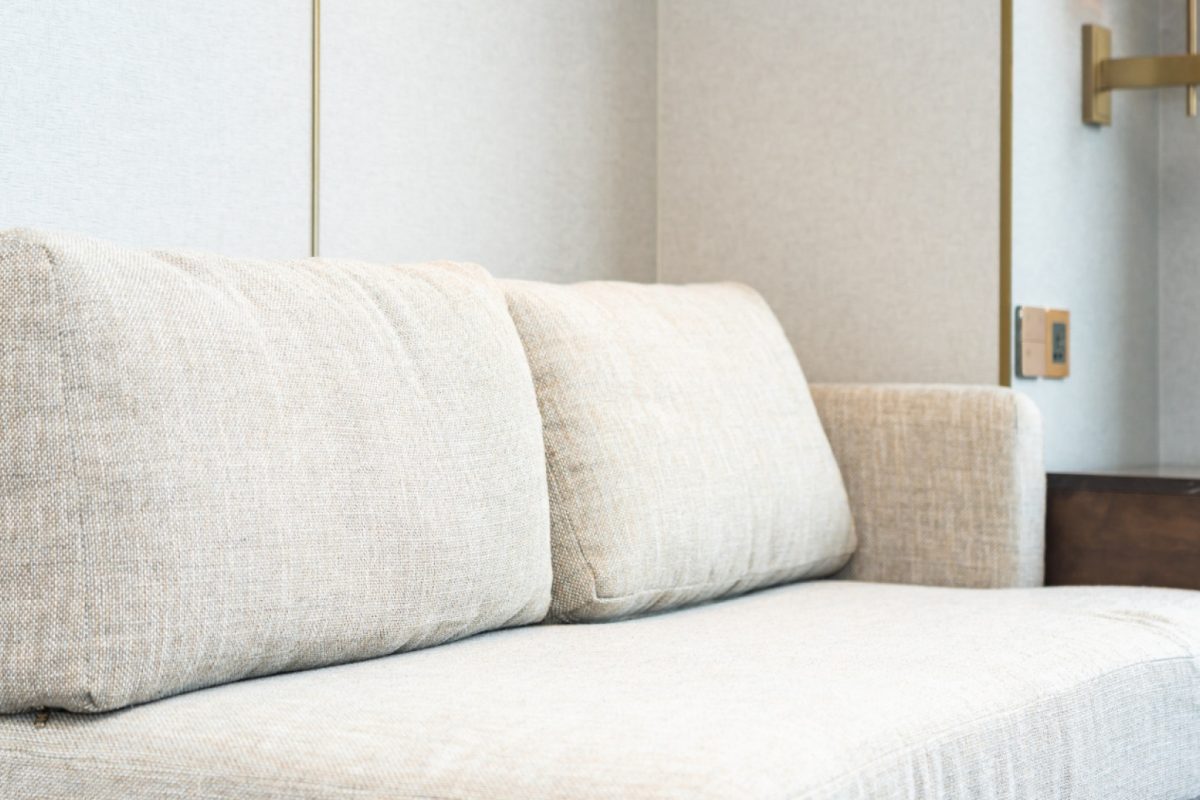 Méridienne : comment bien choisir ce meuble iconique du salon ?