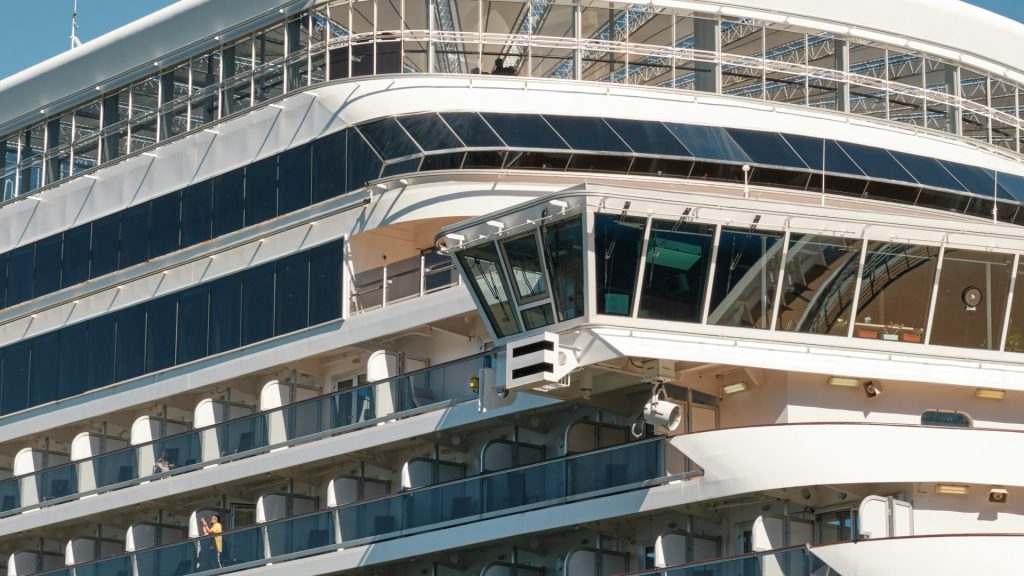 Voyager sans bouger : le paradoxe fascinant des croisières modernes