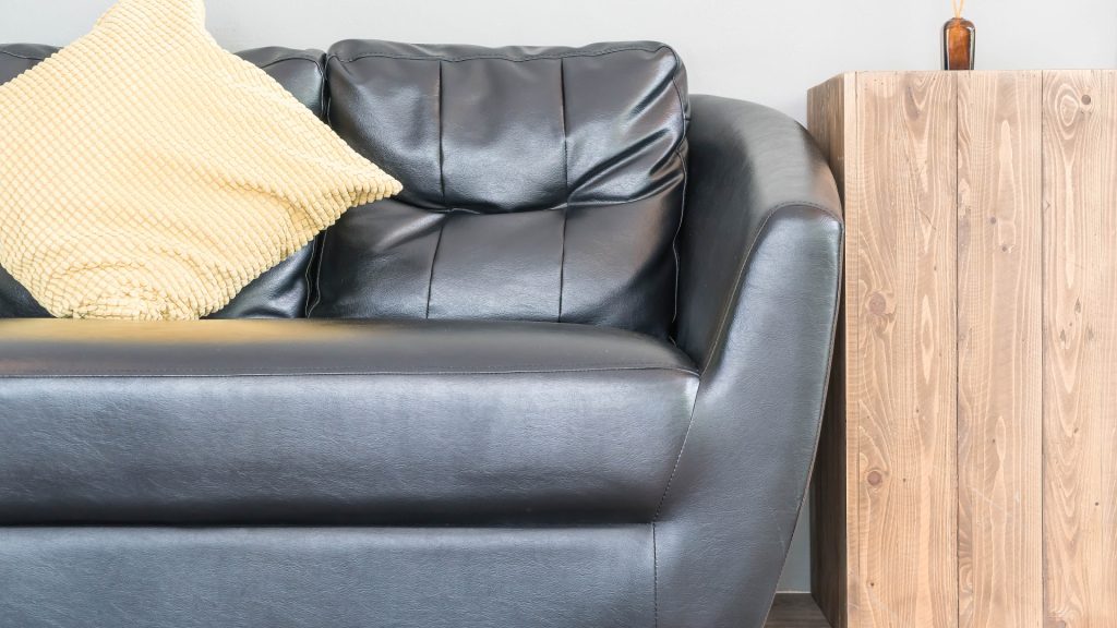 Comment choisir un canapé en similicuir confortable et durable ?